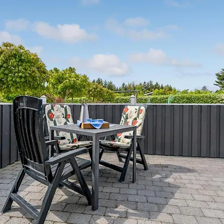 Stunning In Oksbl With Kitchen