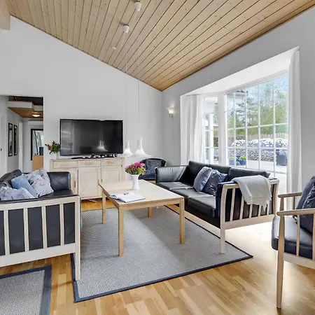 Dom wakacyjny Stunning In With Kitchen Oksbøl