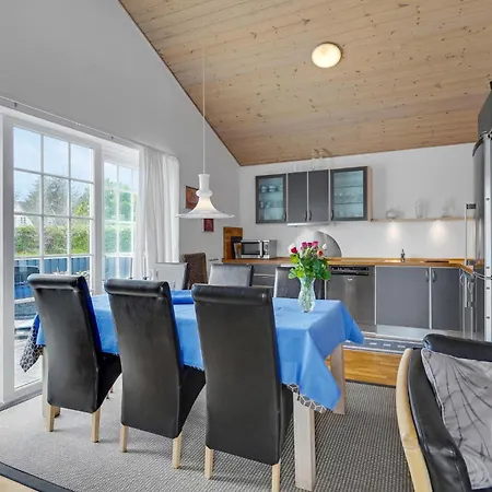 Stunning In Oksbl With Kitchen *