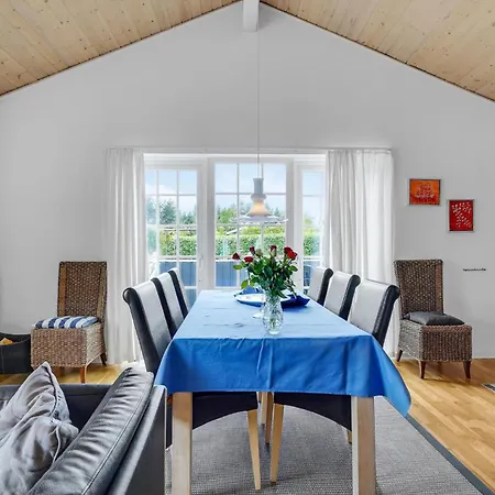 Dom wakacyjny Stunning In With Kitchen Oksbøl