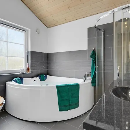 Stunning In Oksbl With Kitchen *