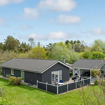 Holiday home Stunning In Oksbl With Kitchen *